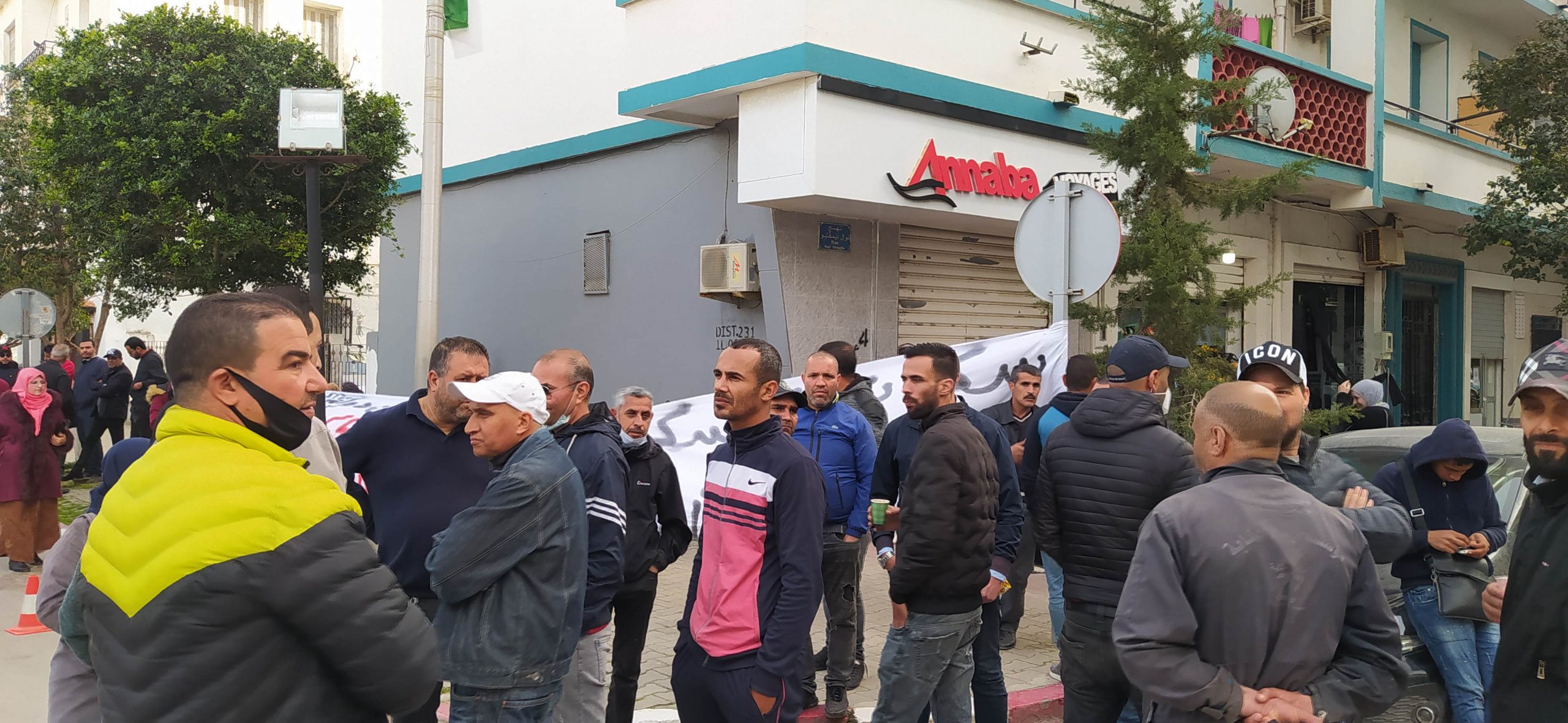 Sit-in des souscripteurs LPA Berka Zarga devant le siège de la wilaya : La rue Zighoud Youcef bloquée à la circulation