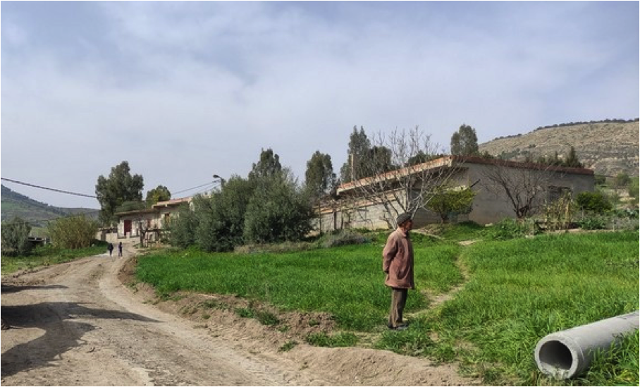 A travers une politique de développement : Corriger les carences dans les zones d’ombre