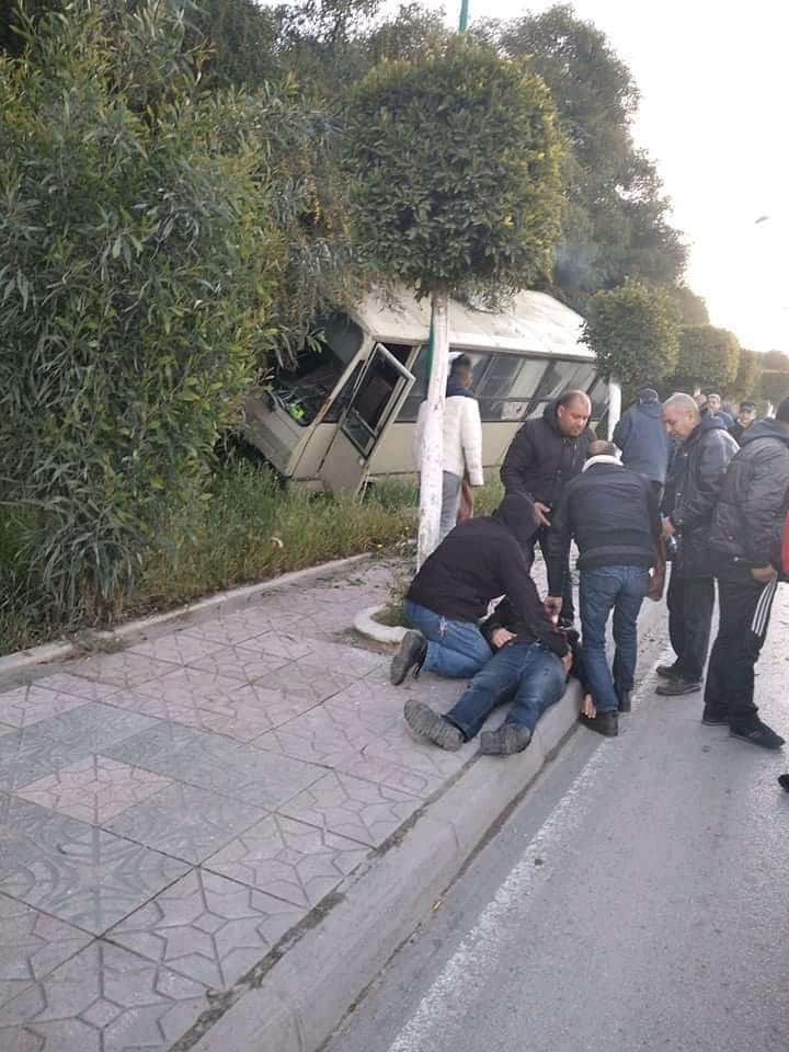 Près du stade Hamlaoui à Constantine : Un bus se renverse, 10 blessés déplorés