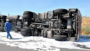 BREVES DE GUELMA : Un camion-citerne rempli d 27 m3 de carburant se renverse