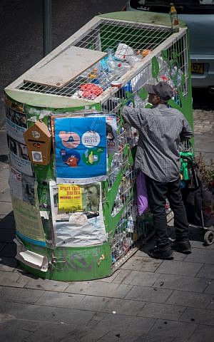 En prévision de la saison estivale : 20 cages de récupération du plastique seront installées