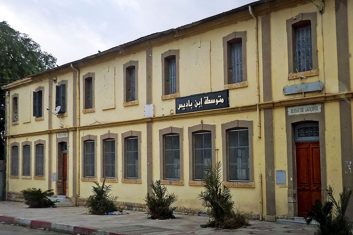 CEM Ben Badis à Meskiana : L’ancien directeur honoré