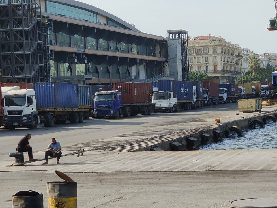 8 heures sans électricité au Port d’Annaba : Une centaine de camions bloqués