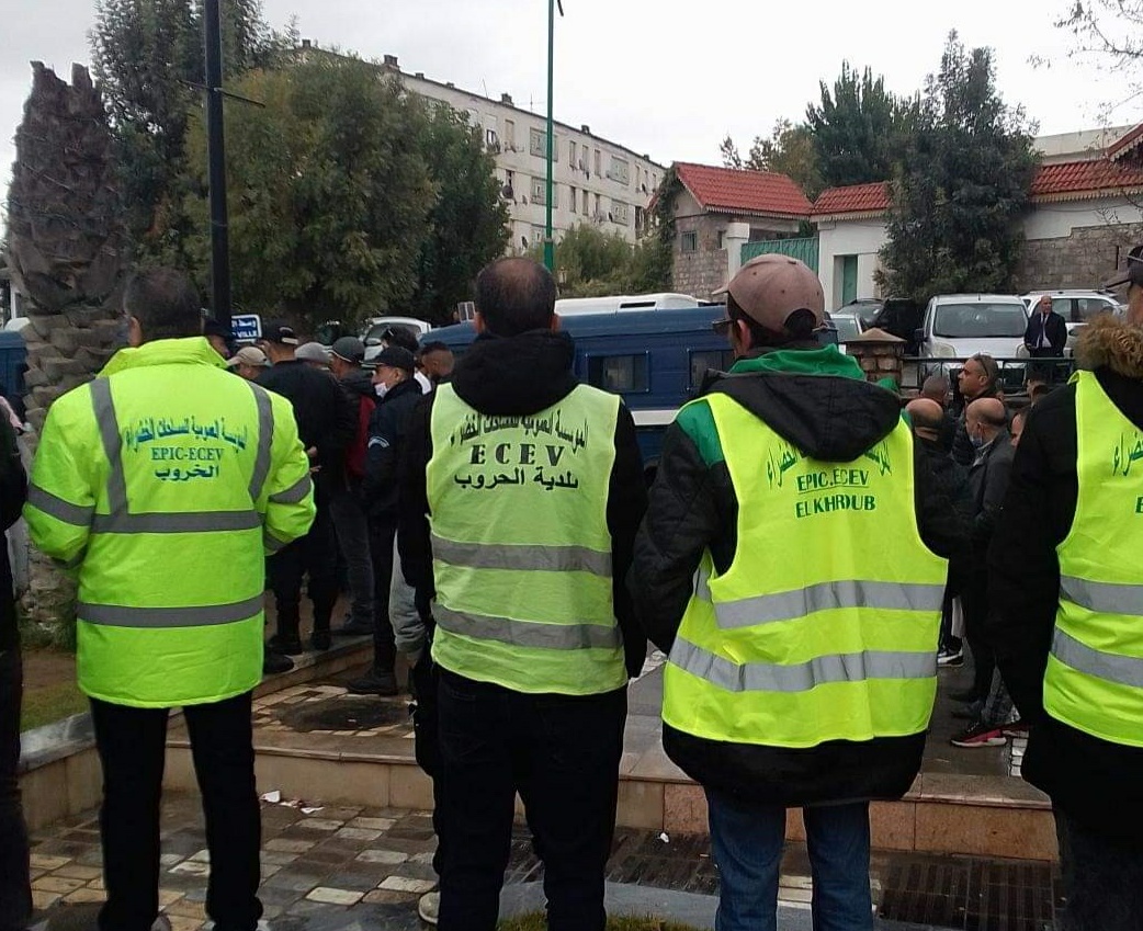 ECEV EL-KHROUB : Sit-in des ouvriers devant le cabinet du wali