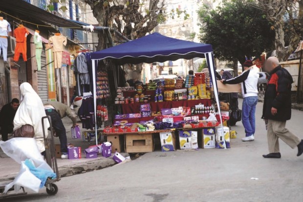 Devant l’étrange laxisme des pouvoirs publics ￼: Le commerce informel gangrène Annaba