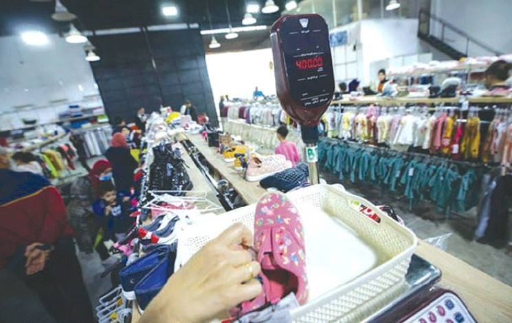 Vente de vêtements au poids : Un nouveau commerce lucratif