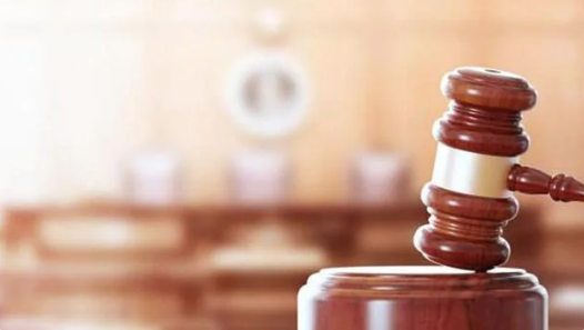 Pour coups et blessures causant une infirmité : Une peine de 10 années de réclusion requise