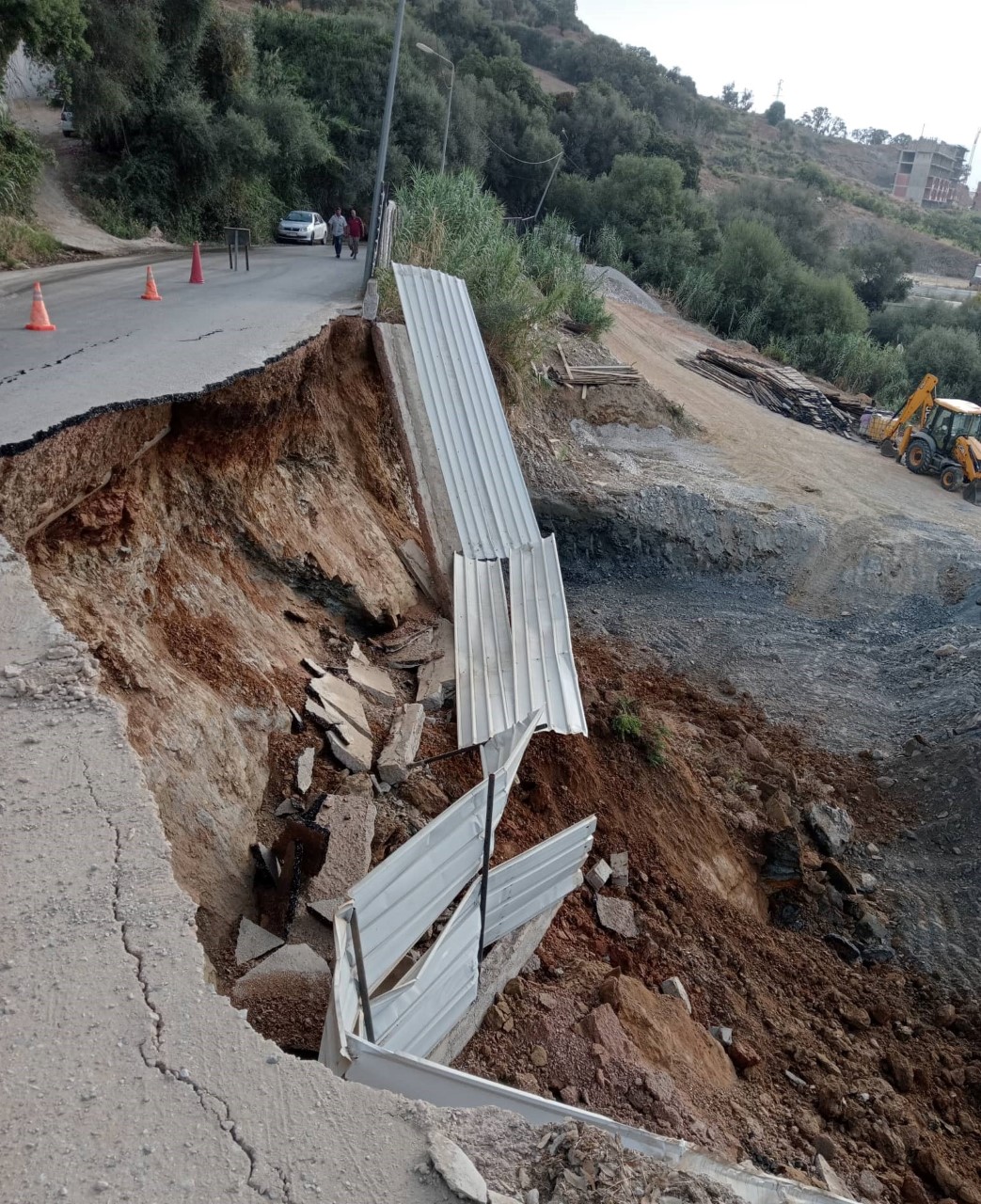 SKIKDA : La route de Boulekroud, partiellement effondrée