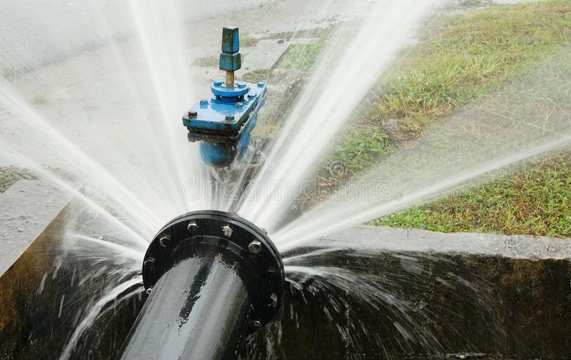 Rupture subite d’une conduite d’eau : Plusieurs quartiers ont vu leurs robinets à sec