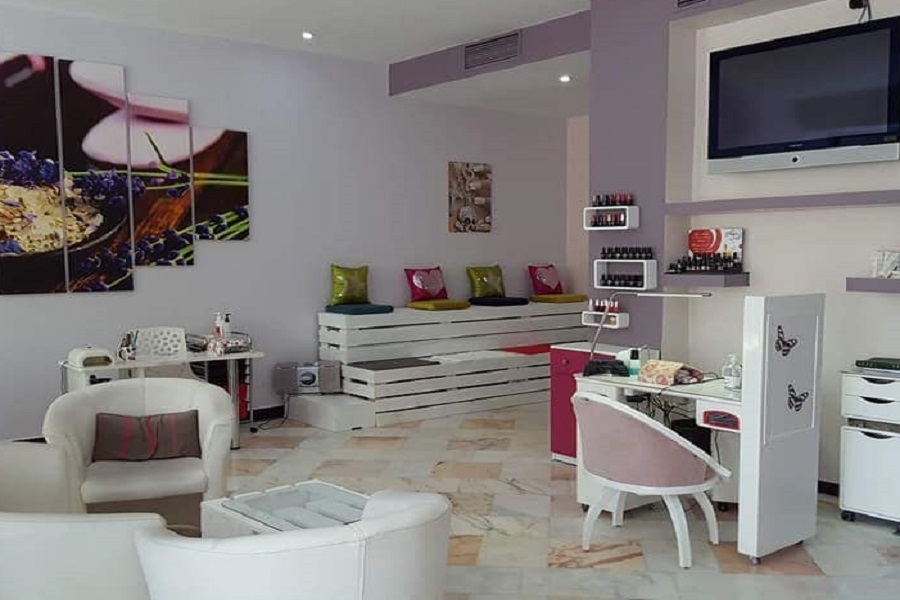 Découverte d’un salon d’esthétique clandestin à Batna : Père et fille inculpés dans 2 affaires scabreuses