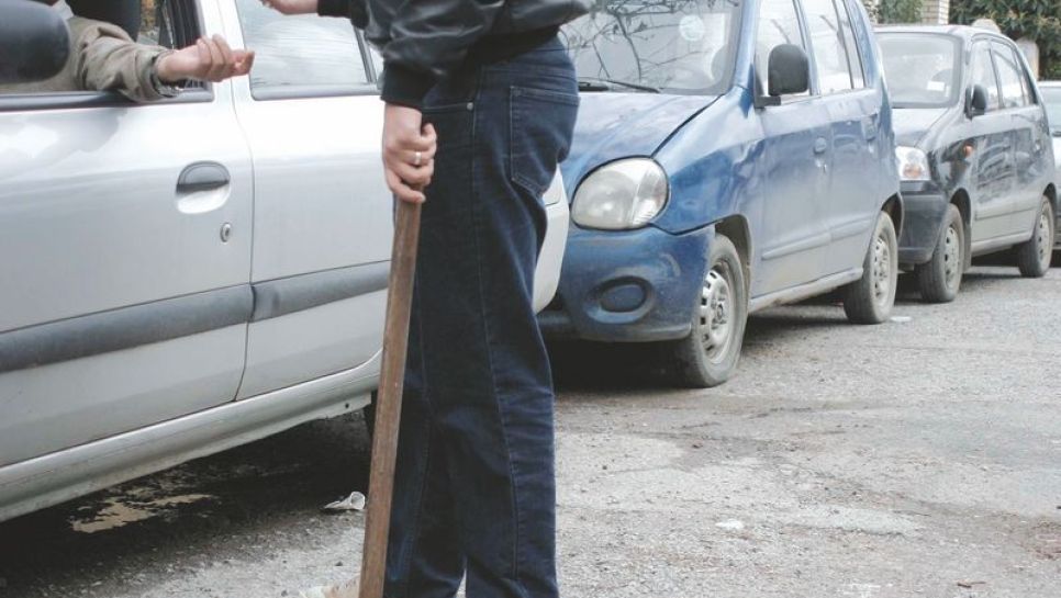 Exploitation illicite des aires de stationnement : 55 parkingueurs devant les tribunaux