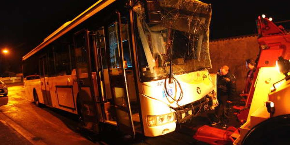 Brèves de Constantine : Un bus percute une maison et fait 9 blessés