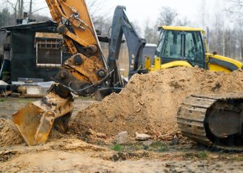 Prétendant louer du matériel de construction : Un homme vole plusieurs engins