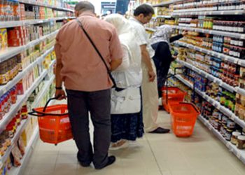 À quelques jours du Ramadhan : Le grand rush devant les supérettes de Constantine