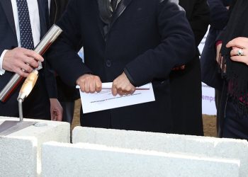 logements sociaux locatifs à AIN BEIDA  : Pose de la 1ère pierre pour 200 unités