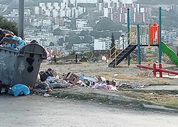 Arrêt sur image : Une aire de jeux, dépotoir
