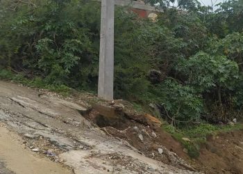 Rizi Amor : Un poteau électrique menace de s’effondrer