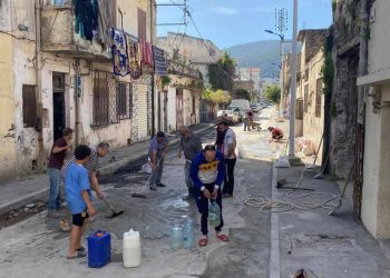 Arrêt sur image à La Colonne : Les habitants «colmatent» la route avec leurs moyens