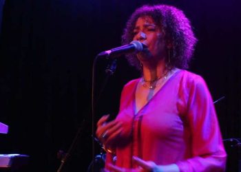 Souad Asla, « l’amazone » mystique du Sahara : Au-delà de la musique, une expérience spirituelle !