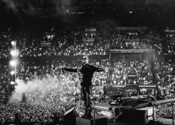 DJ Snake embrase le Stade de France : « 𝐓𝐚𝐡𝐢𝐚 𝐄𝐥 𝐃𝐣𝐚𝐳𝐚𝐢𝐫 ! »