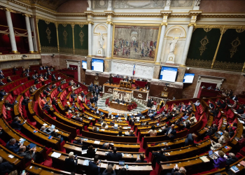 Biens culturels pillés sous le colonialisme  : L’Assemblée française vote la restitution 