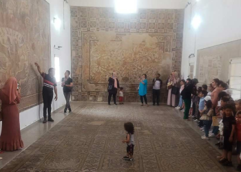 Musée et Site archéologique d’Hippone  : Un groupe de touristes sur les pas du Pape 