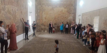 Musée et Site archéologique d’Hippone  : Un groupe de touristes sur les pas du Pape 