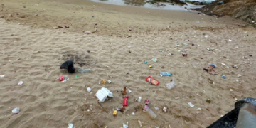 Arrêt sur image  : Des plages troquées en dépotoirs  
