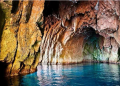 GROTTES MERVEILLEUSES DE JIJEL  : Tables et chaises bannies  