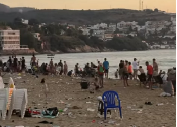 Arrêt sur image  : Après le match, désolante plage Rizi Amor  